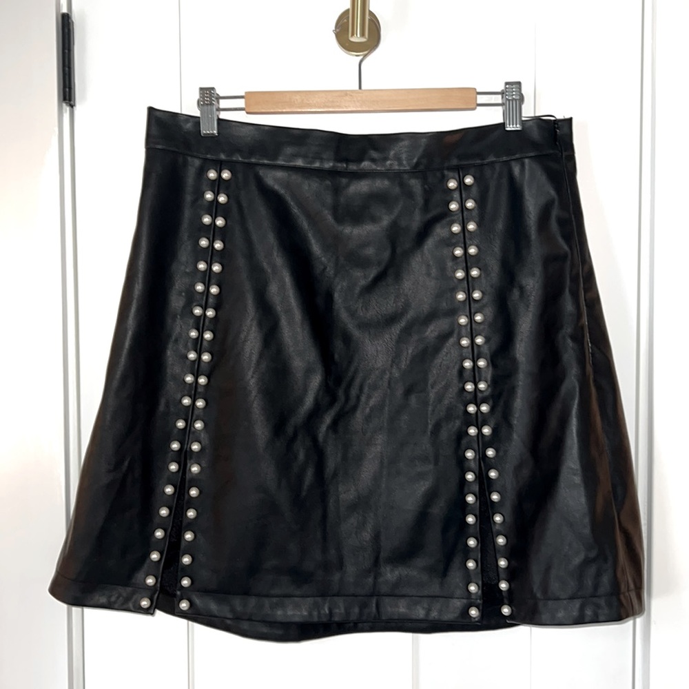 By Egreis Luna Faux Leather Pearl Stud Slit Mini Skirt Black XL NWT